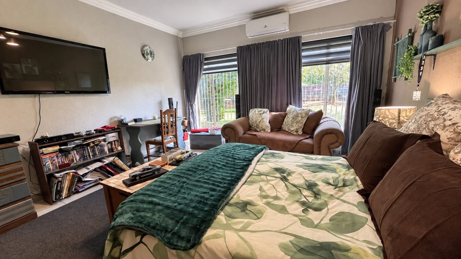 3 Bedroom Property for Sale in Flamwood North West